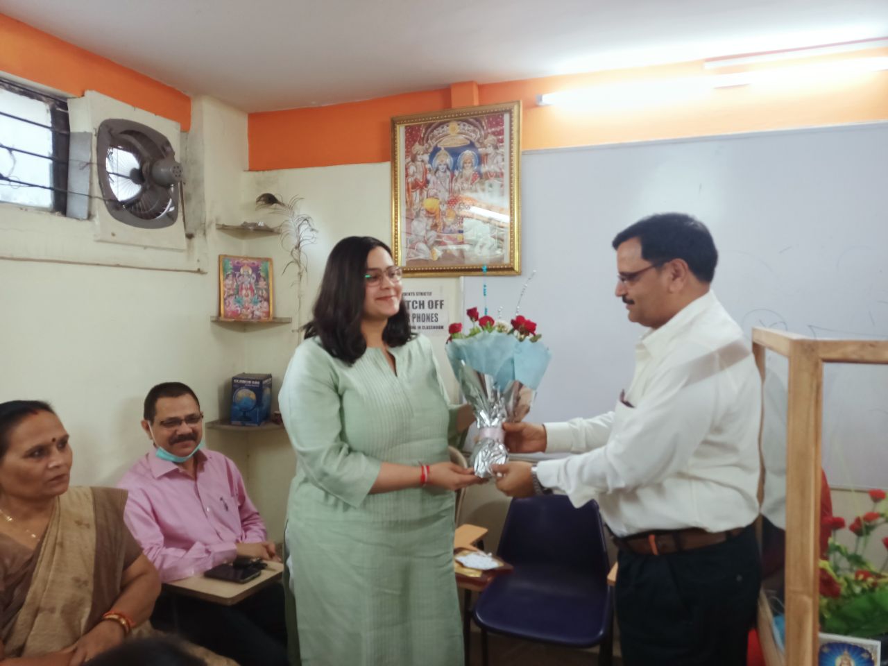 DIKSHA SINGH CIVIL JUDGE TOPPER WITH SHUKLA SIR