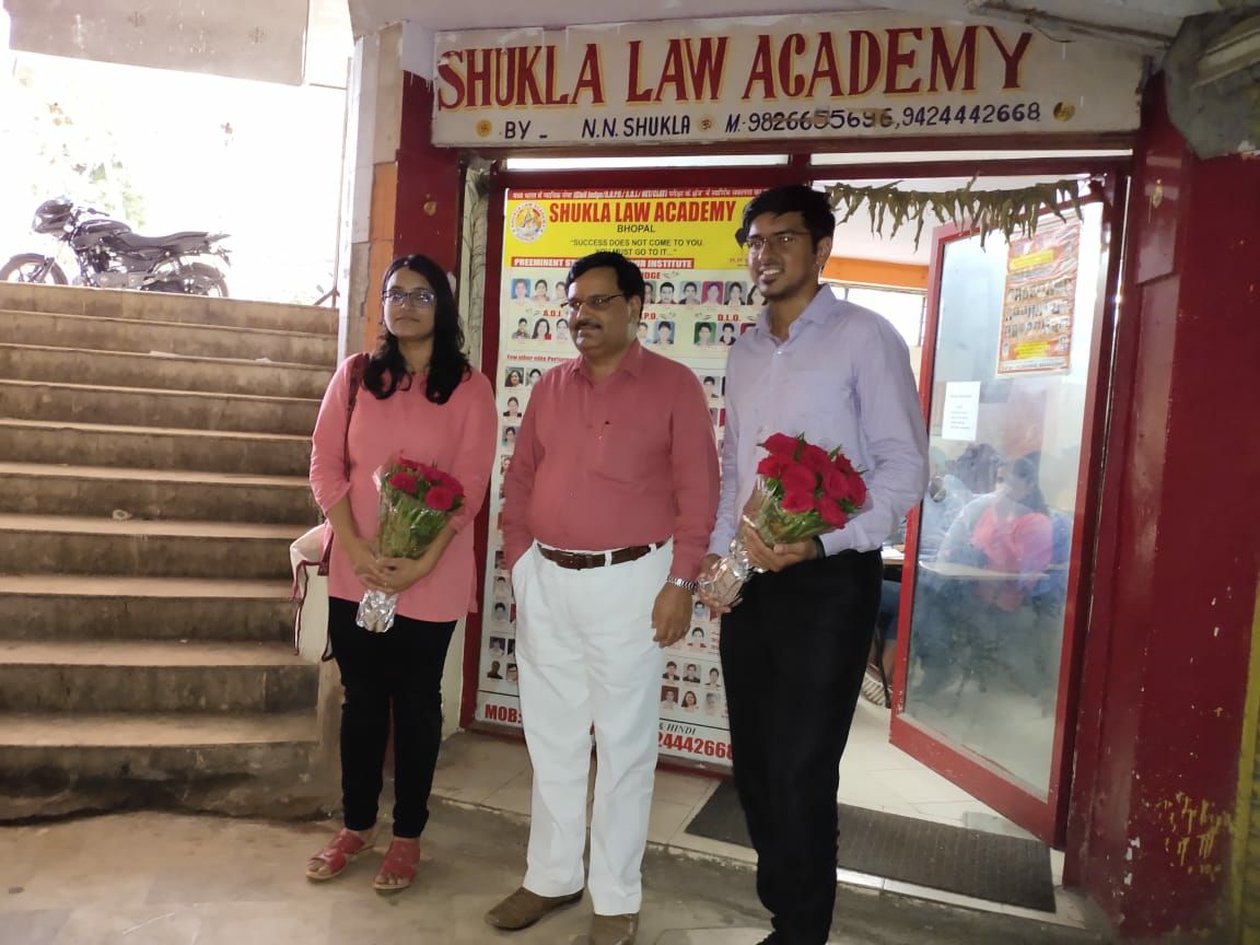 CIVIL JUDGE TOPPERS WITH SHUKLA SIR